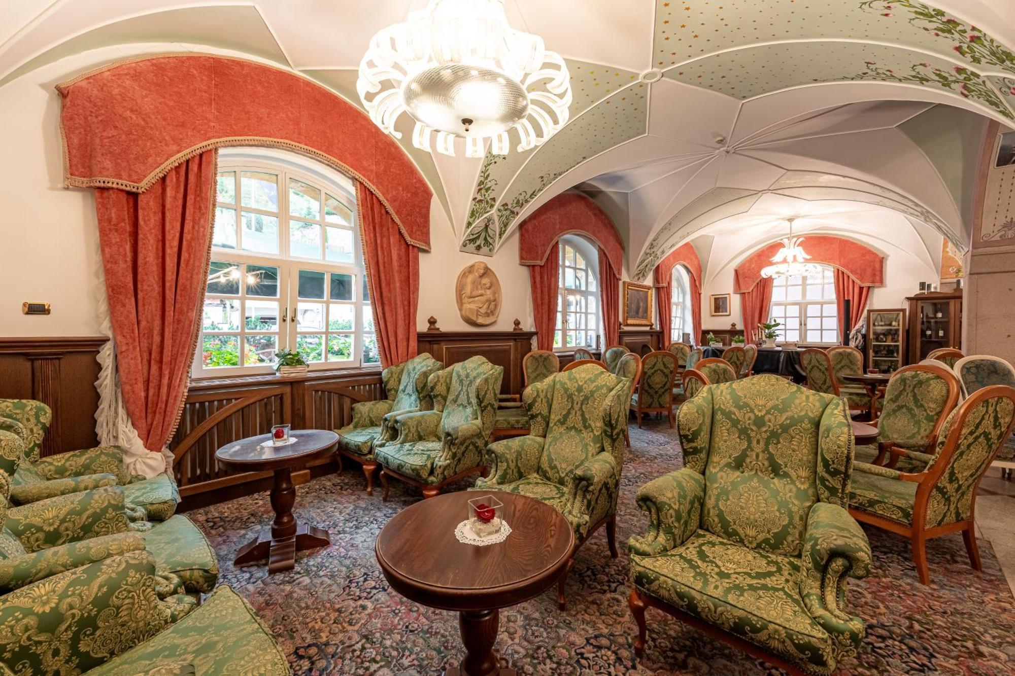 Hotel Dolomiti Schloss Canazei Zewnętrze zdjęcie