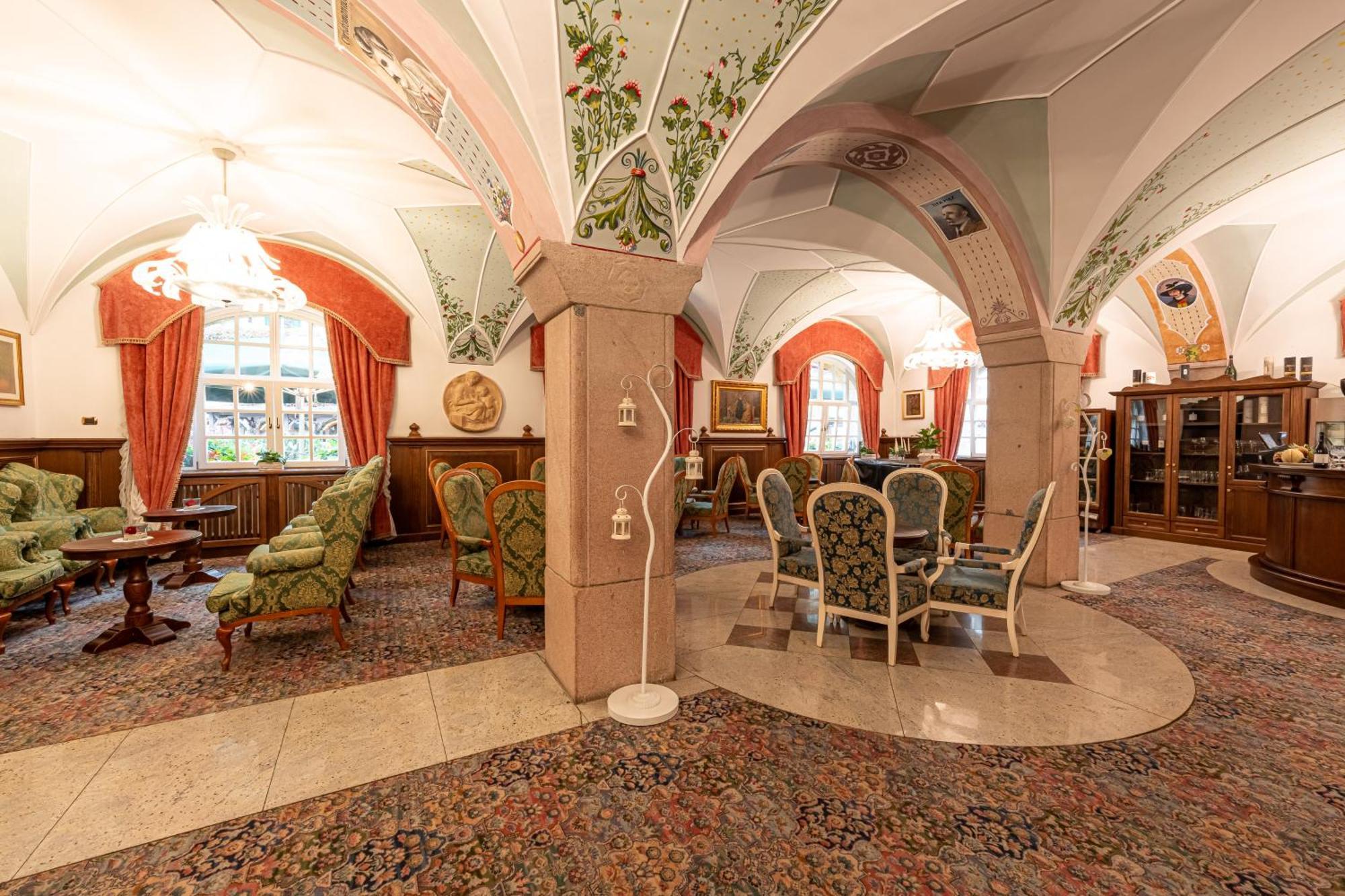 Hotel Dolomiti Schloss Canazei Zewnętrze zdjęcie