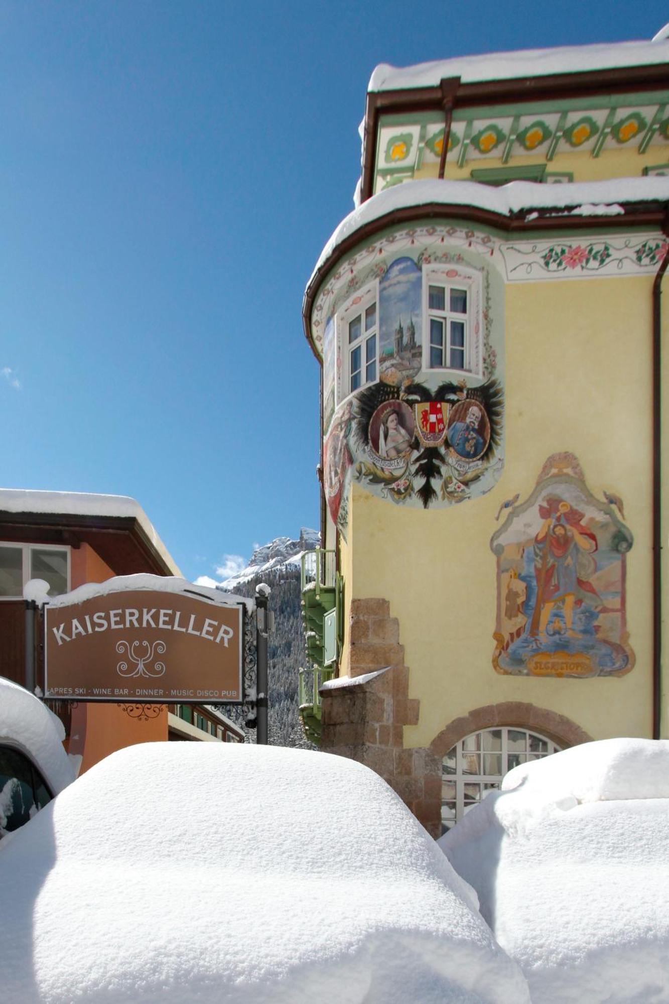 Hotel Dolomiti Schloss Canazei Zewnętrze zdjęcie