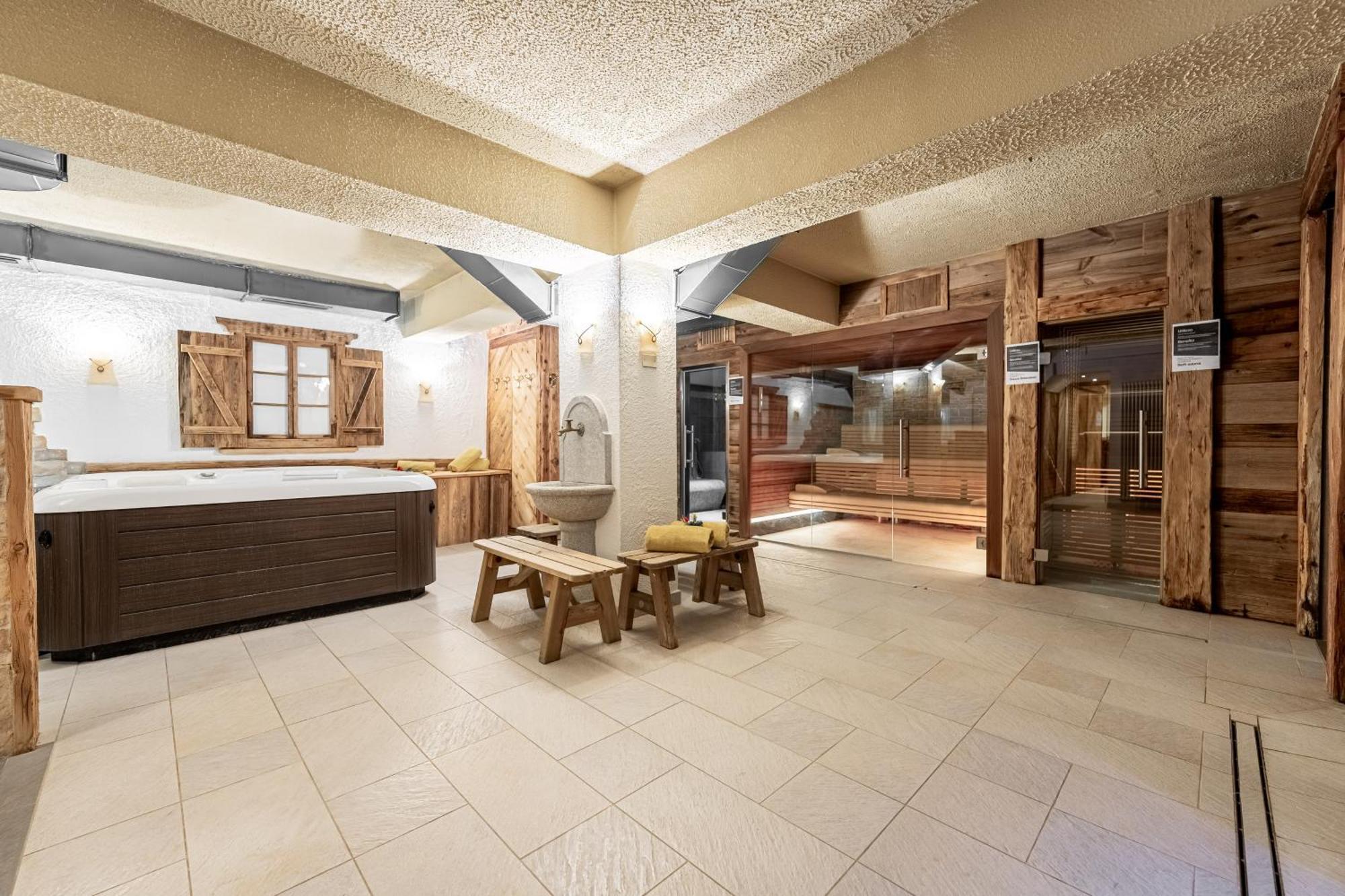 Hotel Dolomiti Schloss Canazei Zewnętrze zdjęcie