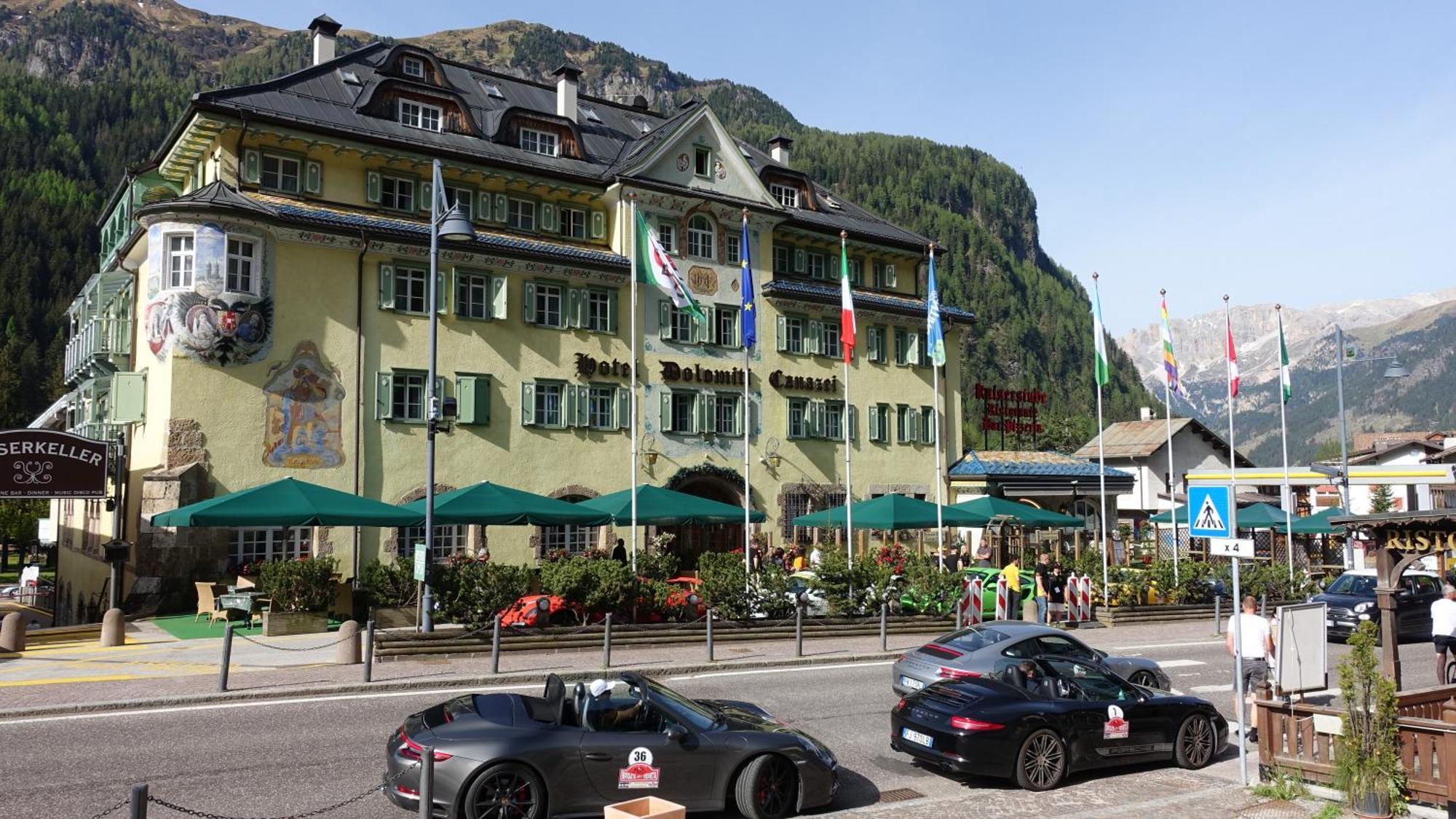 Hotel Dolomiti Schloss Canazei Zewnętrze zdjęcie