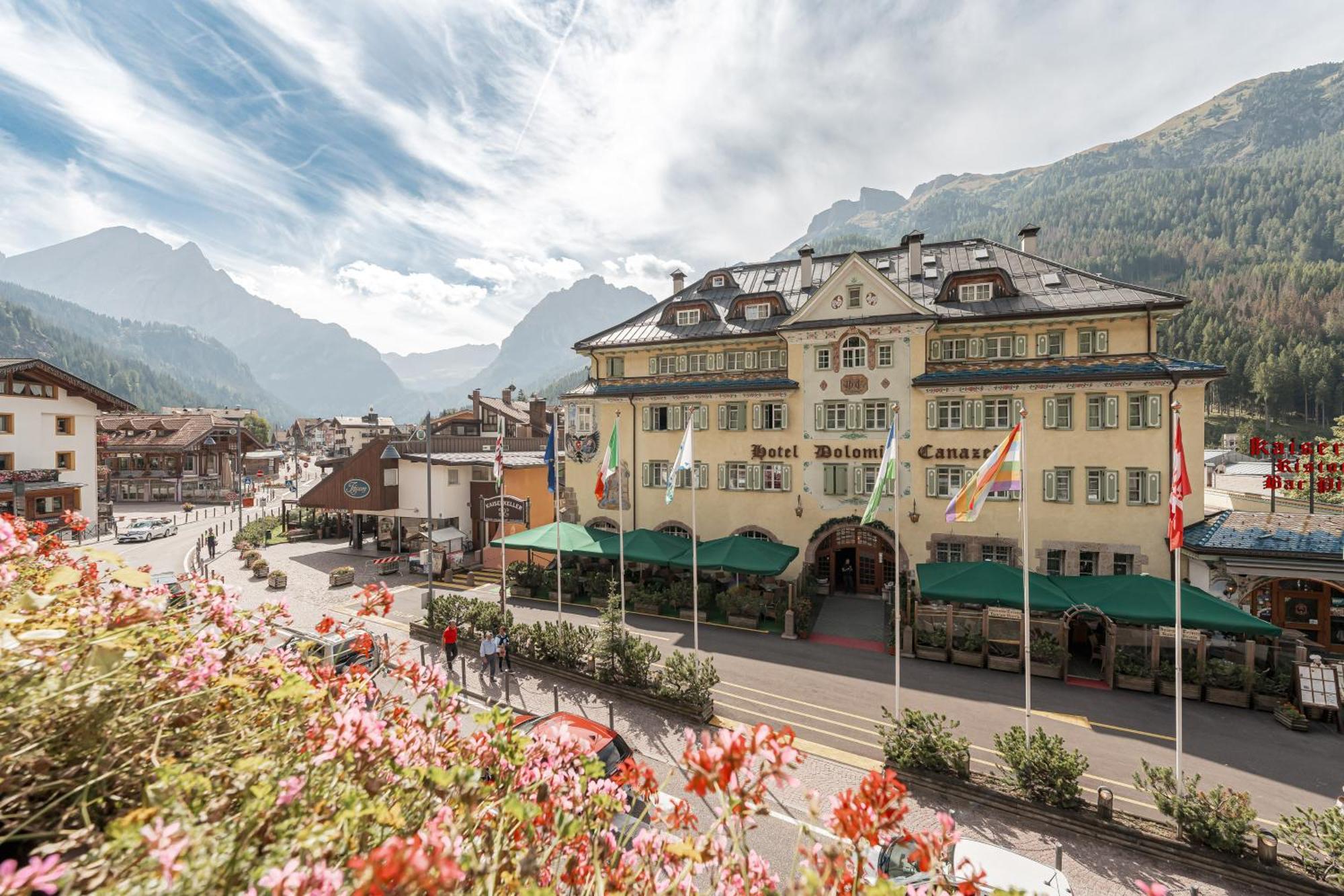 Hotel Dolomiti Schloss Canazei Zewnętrze zdjęcie