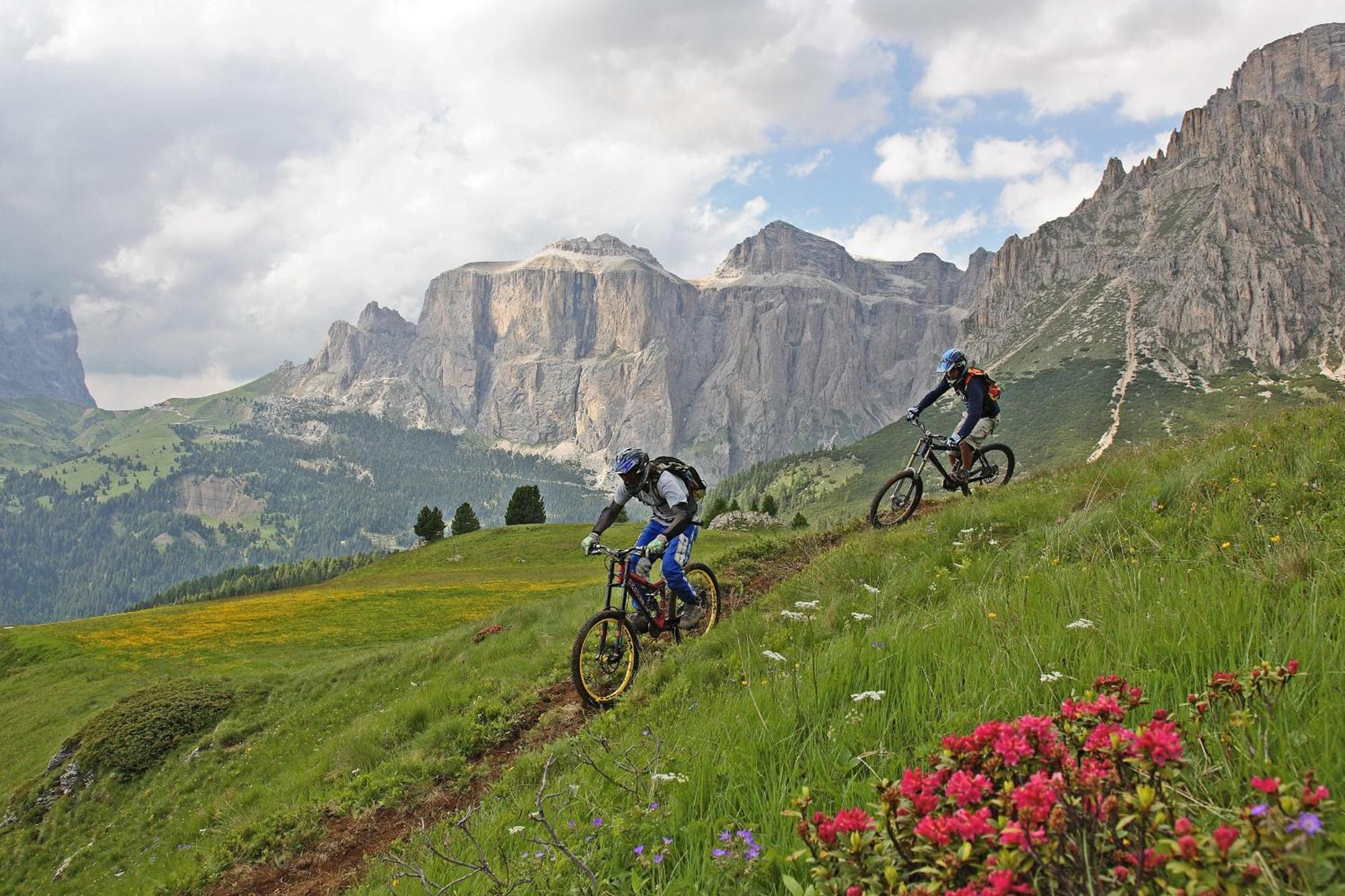 Hotel Dolomiti Schloss Canazei Zewnętrze zdjęcie