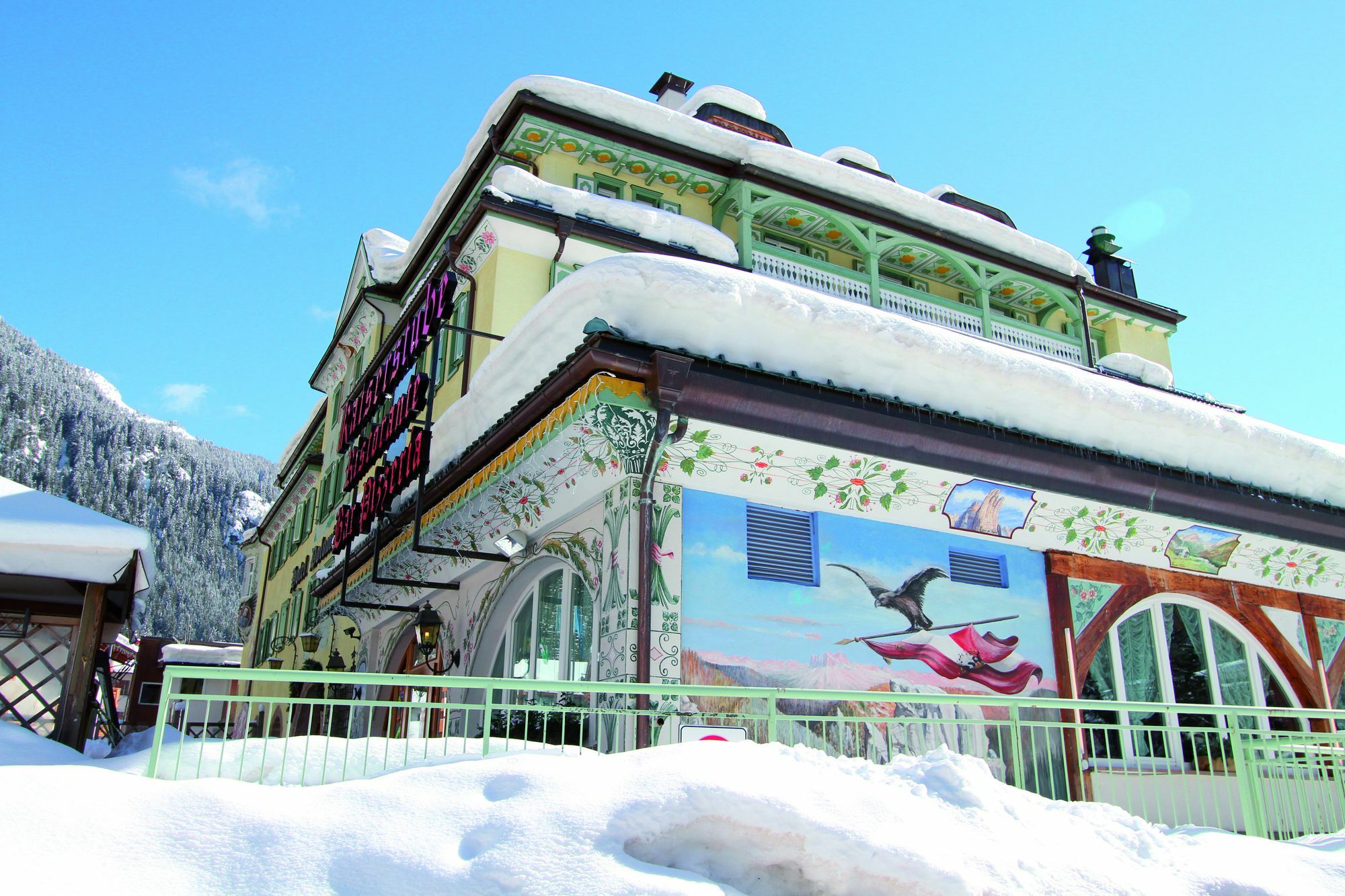 Hotel Dolomiti Schloss Canazei Zewnętrze zdjęcie